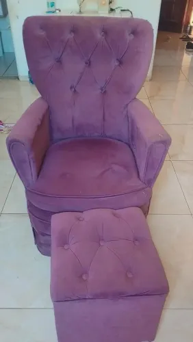 Poltrona de amamentação de balanço e com puff