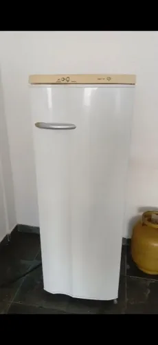 Geladeira (com defeito)