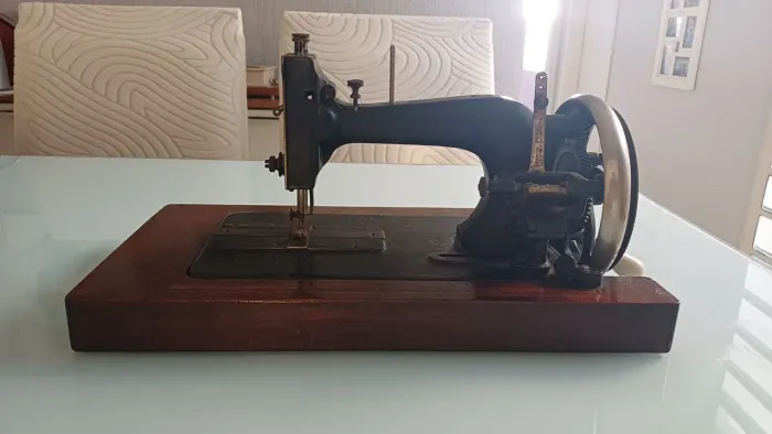 Máquina de Costura História Alemã - Clemens Miller 1890