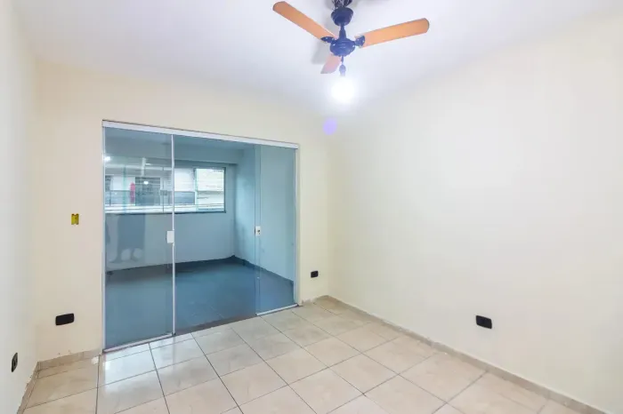 Casa para aluguel possui 60 metros quadrados com 1 quarto em Santa Maria - Osasco - SP