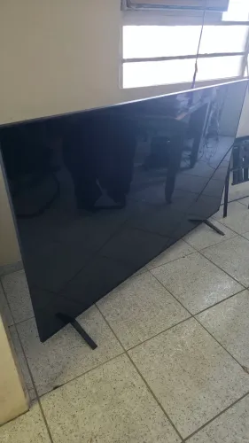 Televisão 75 com defeito.