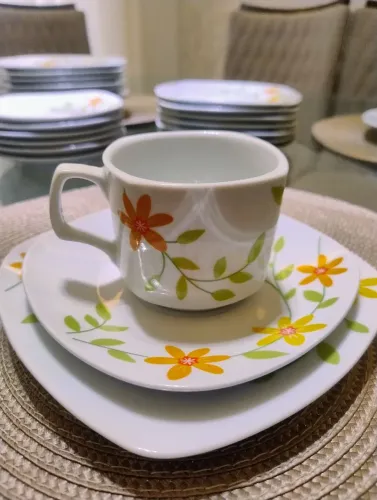 Lindo Jogo de Jantar Completo Porcelana 6 pessoas - Mesa Posta