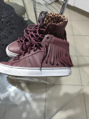 Tênis feminino Cavalera com franja Couro 34/35