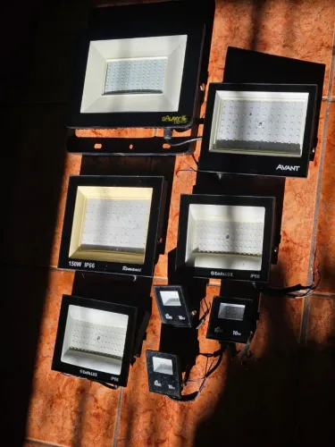 Lote de Refletores LED Diversas Marcas e Potências - Usados