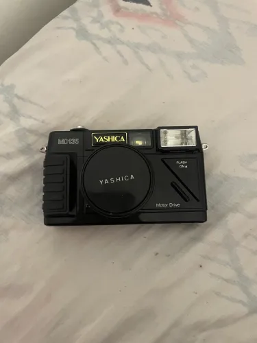 Câmera yashica modelo MD135