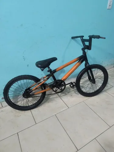 Bicicleta aro 20 Cross muito inteira