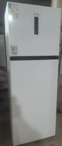 Estou vendendo uma geladeira duplex e uma freezer 1700 cada passo cartão ainda tem garant