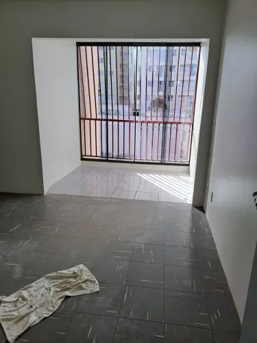 Alugo apartamento nascente 5° andar, na Quadra 55 setor central- Ed. Ômega. 