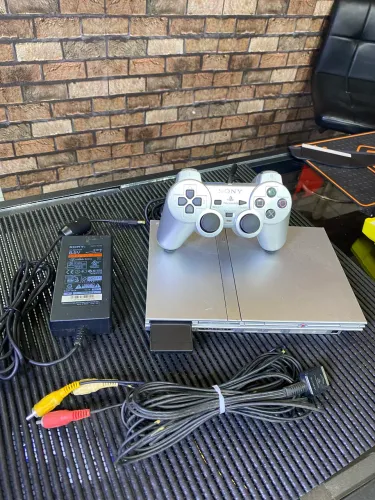 PlayStation 2 prata