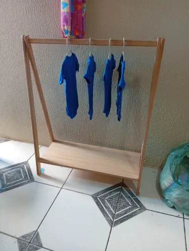 Arara infantil de madeira 