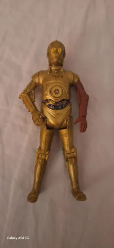 C-3PO com o braço vermelho (da coleção de Star Wars: O Despertar da Força de 2015