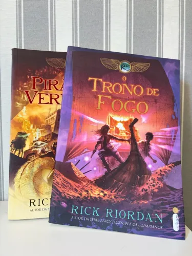 Kit Livros A Pirâmide Vermelha + O Trono de Fogo