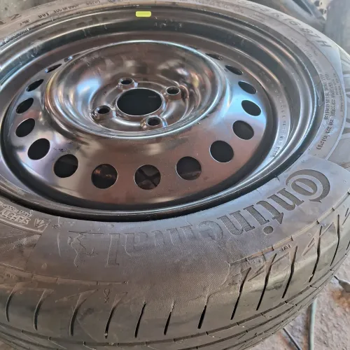 Uma Roda aro 16 furação 4x100 