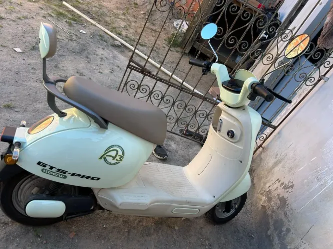 Scooter elétrica usada