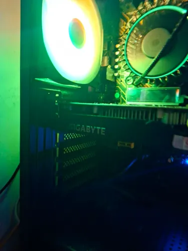 GTX 1650 4GB VRAM DDR5