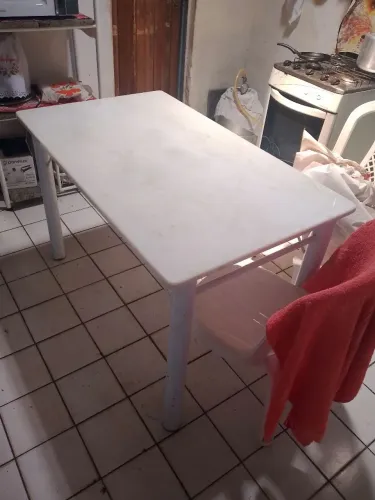 Vendo mesa de ferro com pedra de mármore