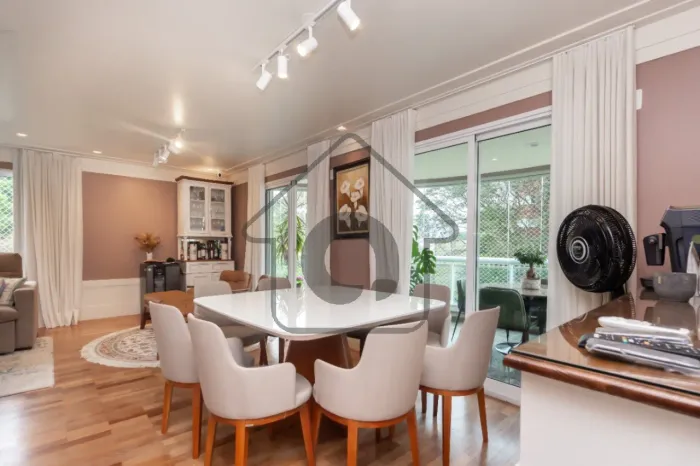 Vila Mariana, São Paulo-SP: Apartamento à venda com 4 quartos, 4 suítes, 6 banheiros e 4 v