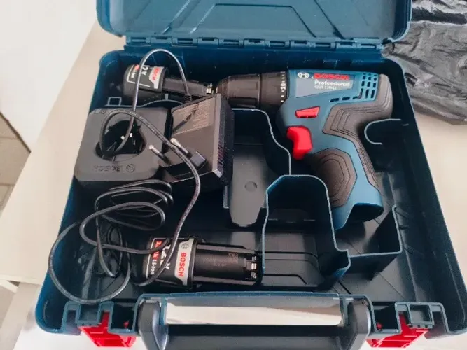 Parafusadeira Furadeira Bosch GSR 120-LI 12V 2 Baterias e maleta
