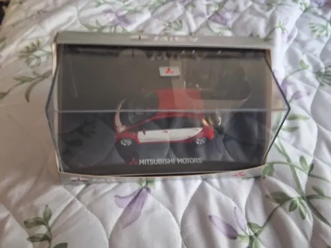 Carro iminiatura colecionavel mitsubishi i miev 1:43