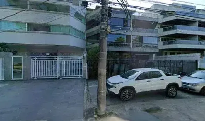 Duplex para aluguel e venda tem 377 metros quadrados com 4 quartos
