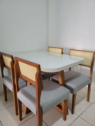 Mesa 4 cadeiras