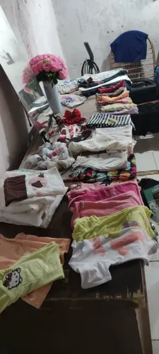 Roupinhas de bebê e acessórios