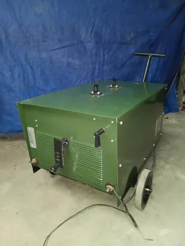 Máquina de solda elétrica vlr. 2.700 reais.