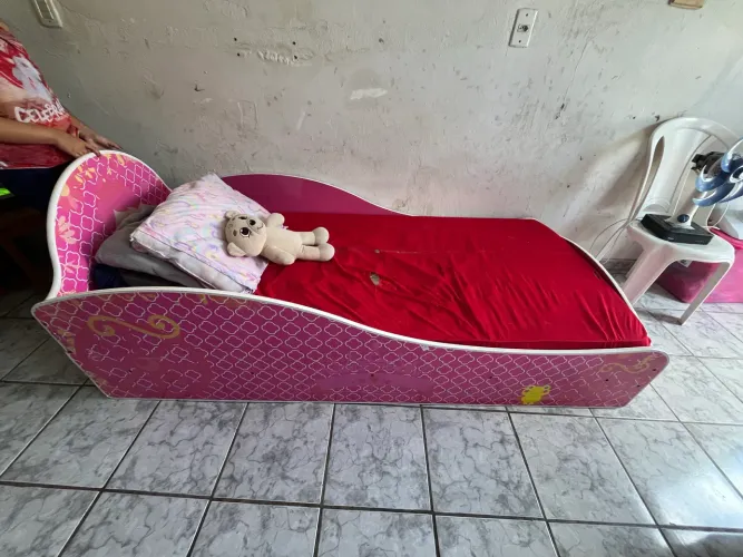 CAMA INFANTIL ROSA FORMATO DE CARRUAGEM