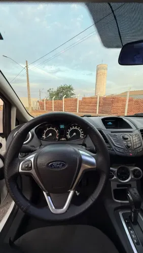 Ford Fiesta 1.6 16V Flex Aut. 5P 2015