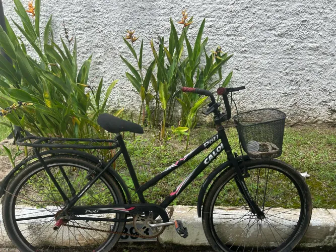 Bicicleta Caloi Preta + cesta