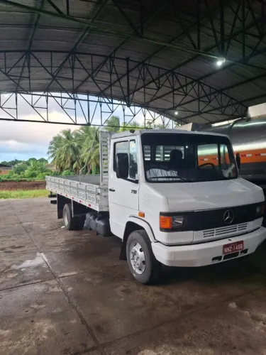 Mercedes-Benz L 710 2011 - Carroceria Estendida 5,50m - Freio a Ar