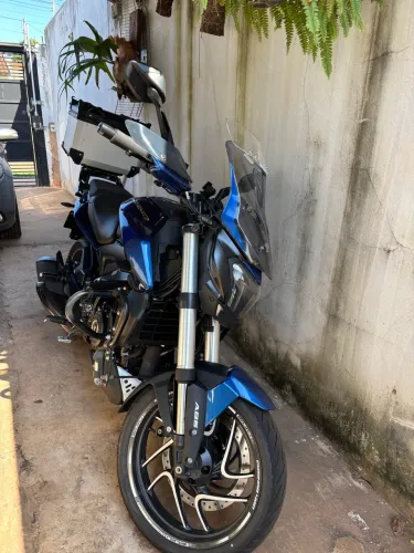 Bajaj Dominar 400 (2026) - Azul - Apenas 600km + R$ 4k em Acessórios Premium!