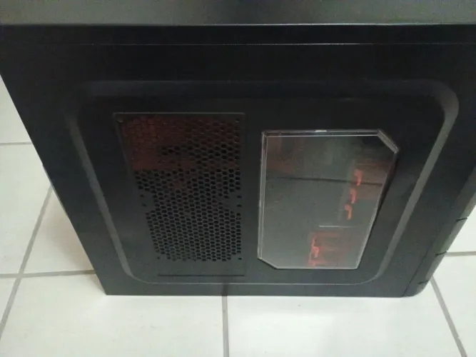 Gabinete Cougar Archon Usado