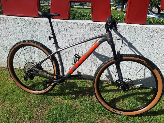 Trek procaliber 8. SEMINOVA. Tamanho 19. Pouco uso. Excelente estado. NF de março de 2026.