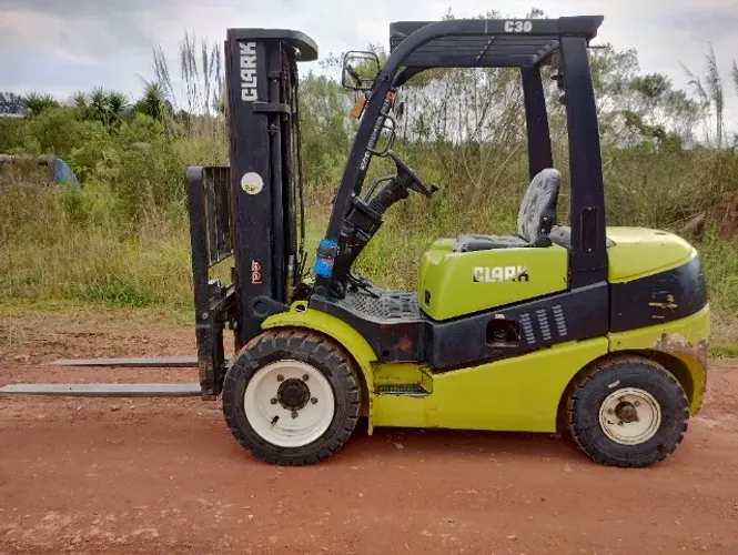 Empilhadeira Clark 3ton