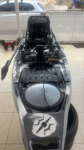 Caiaque Iron com Suporte de motor e Pedal