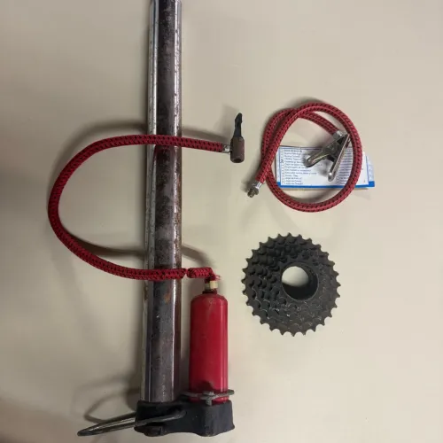 Bomba ar bicicleta avariada+ sucata