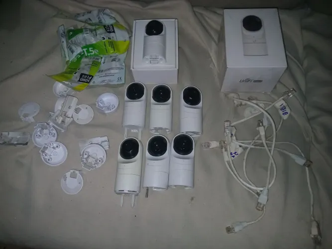 Lote Câmeras de Segurança Ubiquiti UniFi UVC-G3 Flex PoE (Full HD) + Bases e Cabos