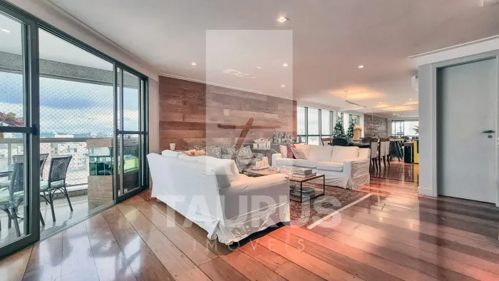 Apartamento para comprar com 3 suites e 3 vagas, em Moema, São Paulo-SP.
