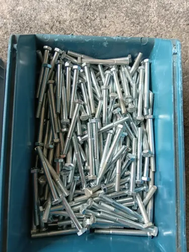 100 Parafusos sextavado m8 Galvanizado novo