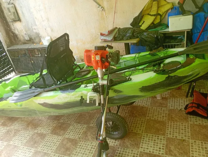 Caiake 4 metros Hook leva cadeira,motor 2,5 hp ,remo âncora mais rodas
