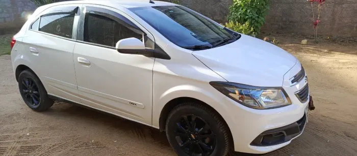 Chevrolet Onix Hatch LTZ 1.4 8V Flex Power Mec. 4P 2014