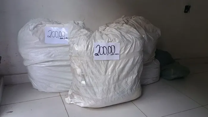 Roupas de loja antigas para brechó, fardo R$ 190,00