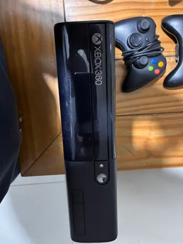 Xbox 360 c/ leitor danificado.