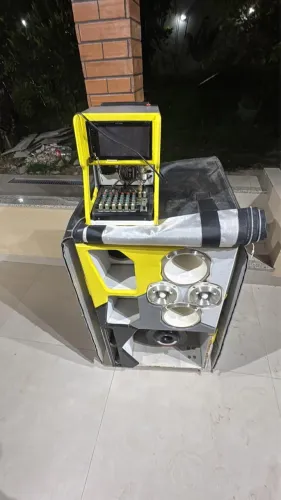 Vende-se caixa bob completa ?