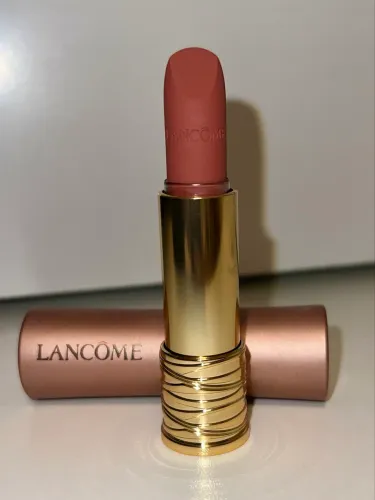 Batom LANCOME NUNCA USADO