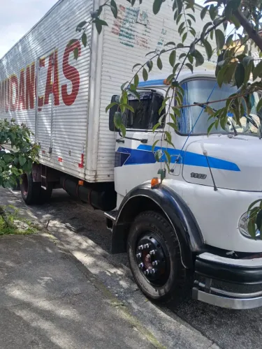Caminhão Mercedes 