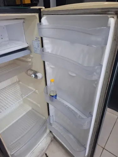 Geladeira cônsul usada