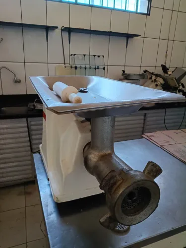 Vendo máquina de moer marca CAF boca 98 