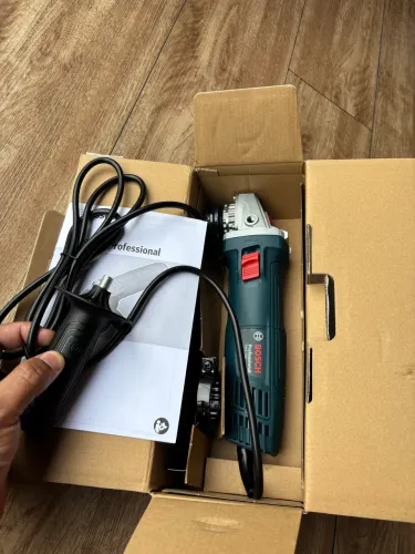 Lixadeira Esmeriladeira Bosch, 220W 710W de potência.